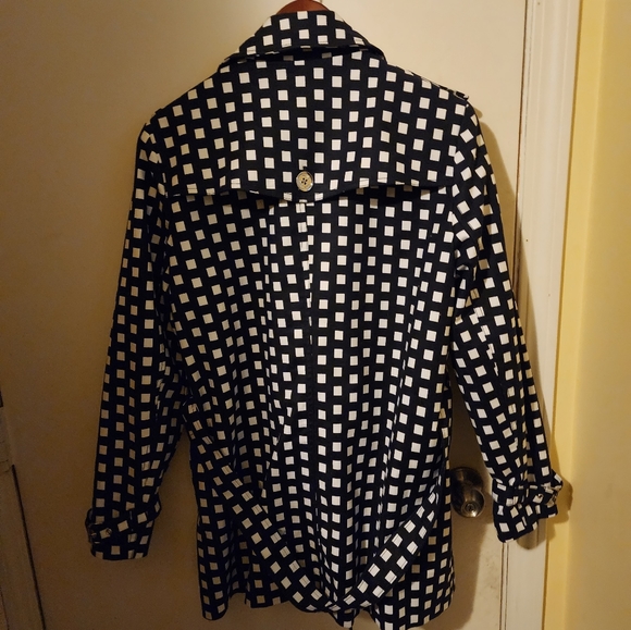 Rain coat - Picture 3 of 3